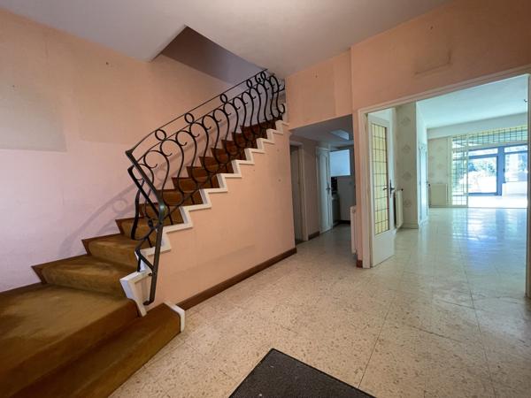 Hôtel Particulier d’Architecte : Prestige Rue Saint-Georges et Dépendance de 100 m²