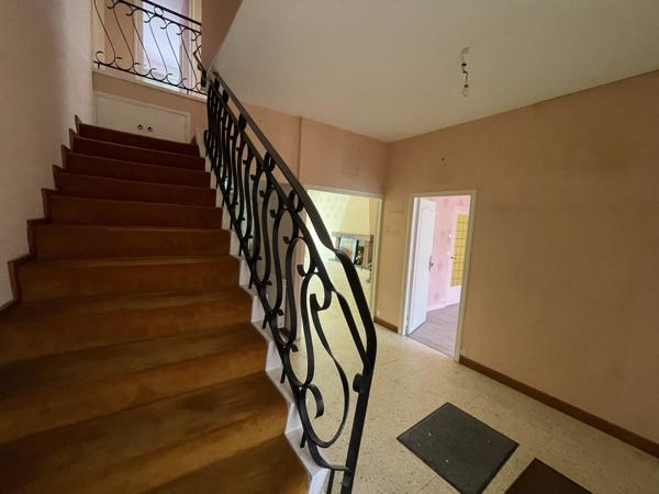 Hôtel Particulier d’Architecte : Prestige Rue Saint-Georges et Dépendance de 100 m²