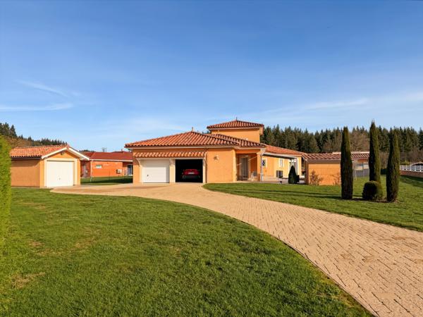 Maison à vendre 6 pièces proche de LA CLAYETTE (71) 139m² - 4 chambres - dépendances - piscine - terrain 2254m²