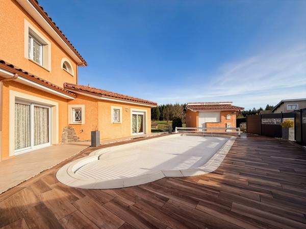 Maison à vendre 6 pièces proche de LA CLAYETTE (71) 139m² - 4 chambres - dépendances - piscine - terrain 2254m²