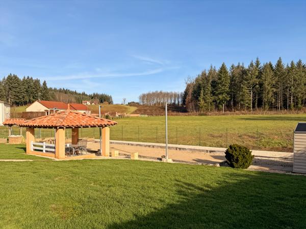 Maison à vendre 6 pièces proche de LA CLAYETTE (71) 139m² - 4 chambres - dépendances - piscine - terrain 2254m²