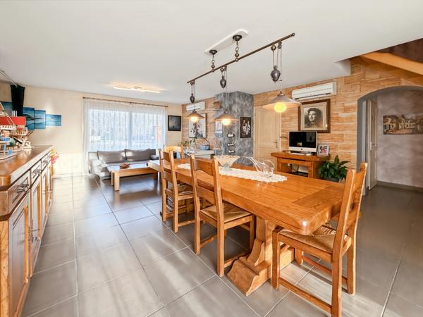 Maison à vendre 6 pièces proche de LA CLAYETTE (71) 139m² - 4 chambres - dépendances - piscine - terrain 2254m²