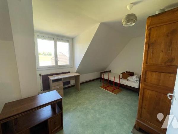 À Vitré, à seulement 3 km de la gare, découvrez cette maison d'environ 253 m² implantée sur un ...