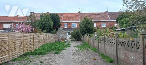 Dunkerque (59640) Petite Synthe, maison de ville de 1965 édifiée sur 304 m²  située dans un sec...