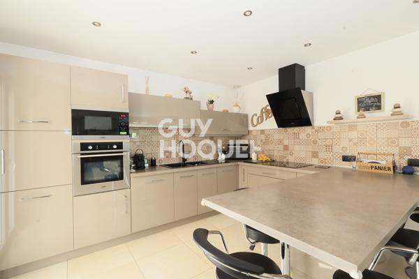LUNEL  Villa T5 de plain-pied  avec piscine, pool-house de 50 m² et terrain de 722 m²