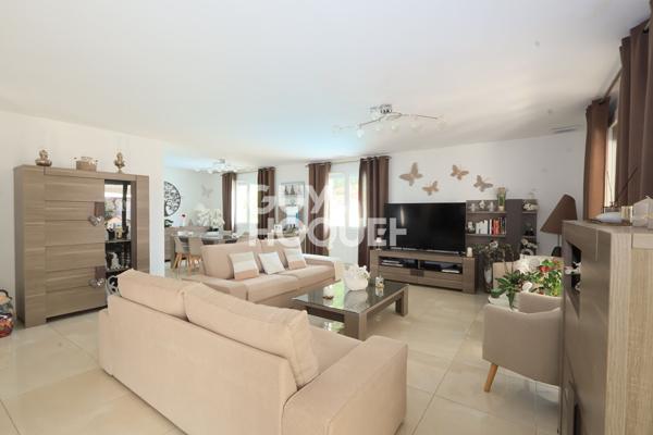 LUNEL  Villa T5 de plain-pied  avec piscine, pool-house de 50 m² et terrain de 722 m²