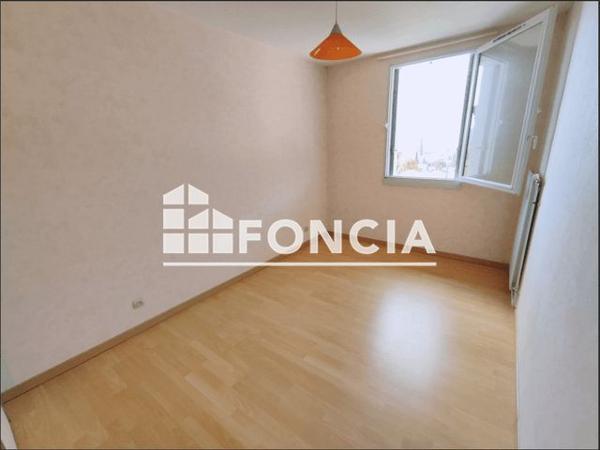 Location Appartement 4 pièces 81.19 m² - 86 RUE DE L'ISLE Voreppe 38340