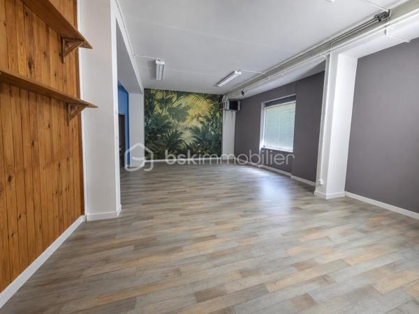 À VENDRE MURS LOCAL COMMERCIAL
À deux pas du plan d’eau
 88 m²
Local commercial &Mur, propre et fonctionnel, idéal pour différents types d’activités.
📞 Pour plus d’informations ou pour organiser une visite, contactez-nous