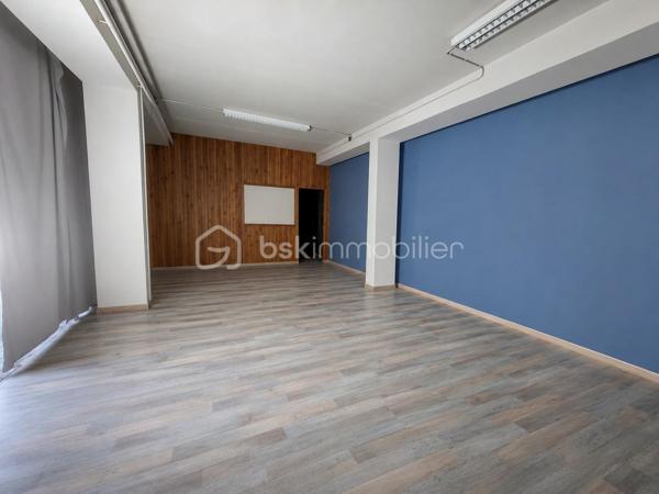 À VENDRE MURS LOCAL COMMERCIAL
À deux pas du plan d’eau
 88 m²
Local commercial &Mur, propre et fonctionnel, idéal pour différents types d’activités.
📞 Pour plus d’informations ou pour organiser une visite, contactez-nous