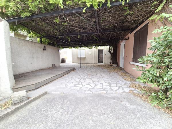 Ensemble immobilier local commercial et appartement Ribaute-les-Tavernes (30720)