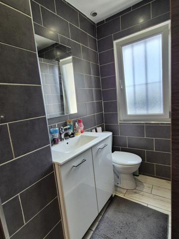 Ensemble immobilier local commercial et appartement Ribaute-les-Tavernes (30720)