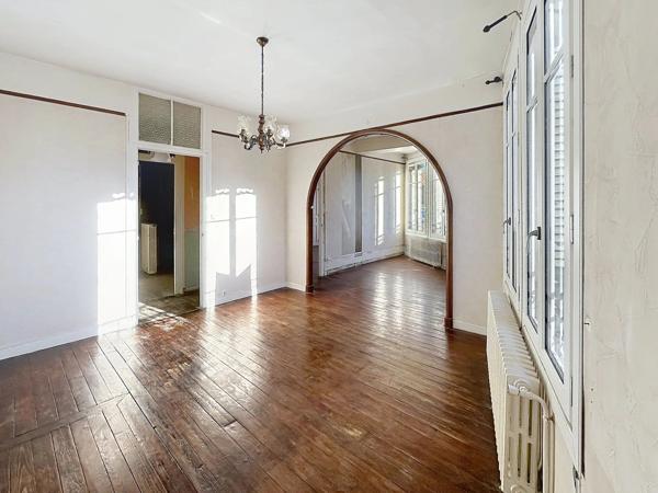 Vente                                                      Appartement
                        
                     3 pièces                      63 m2                     à Laon