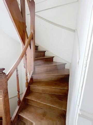 Vente                                                      Appartement
                        
                     3 pièces                      63 m2                     à Laon