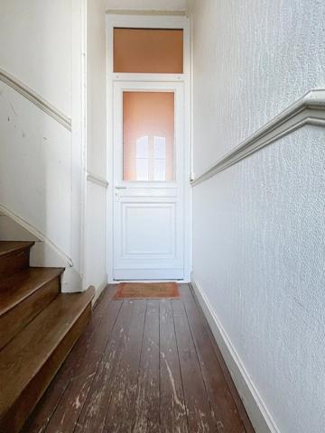 Vente                                                      Appartement
                        
                     3 pièces                      63 m2                     à Laon