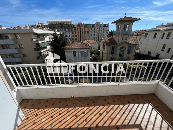 Location Appartement 3 pièces 53 m² - 4 AVENUE DES SOURCES Nice 06000
