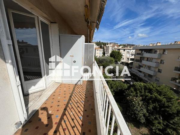 Location Appartement 3 pièces 53 m² - 4 AVENUE DES SOURCES Nice 06000