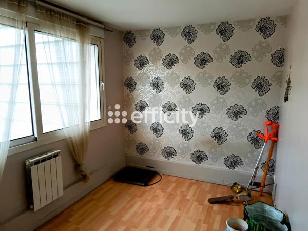 Local Commercial 7 pièces - 2200 m²