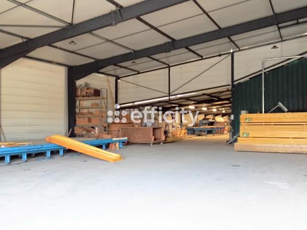 Local Commercial 7 pièces - 2200 m²