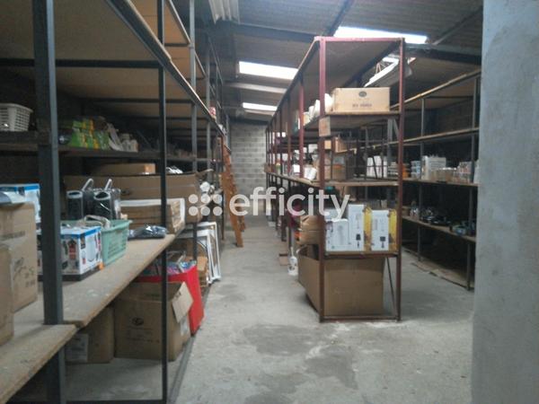 Local Commercial 7 pièces - 2200 m²