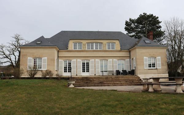 Maison à vendre    8 pièces • 400 m2 Saint-Georges-sur-Baulche