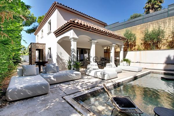 Maison 131 m² avec piscine 9 x 4 m, terrain 691 m² et prestations haut de gamme à Vitrolles