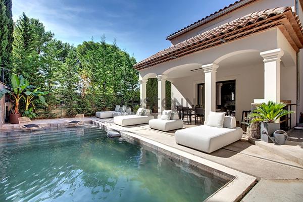 Maison 131 m² avec piscine 9 x 4 m, terrain 691 m² et prestations haut de gamme à Vitrolles