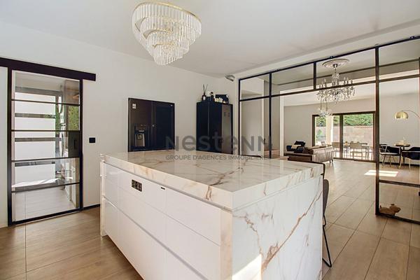 Maison 131 m² avec piscine 9 x 4 m, terrain 691 m² et prestations haut de gamme à Vitrolles
