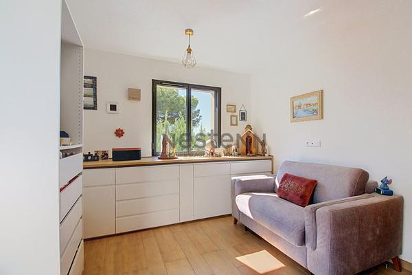 Maison 131 m² avec piscine 9 x 4 m, terrain 691 m² et prestations haut de gamme à Vitrolles