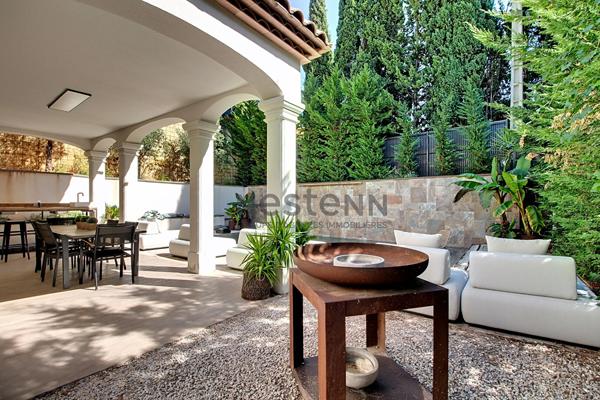 Maison 131 m² avec piscine 9 x 4 m, terrain 691 m² et prestations haut de gamme à Vitrolles