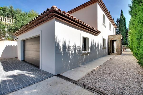 Maison 131 m² avec piscine 9 x 4 m, terrain 691 m² et prestations haut de gamme à Vitrolles