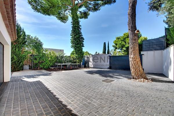 Maison 131 m² avec piscine 9 x 4 m, terrain 691 m² et prestations haut de gamme à Vitrolles