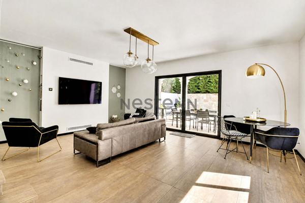 Maison 131 m² avec piscine 9 x 4 m, terrain 691 m² et prestations haut de gamme à Vitrolles