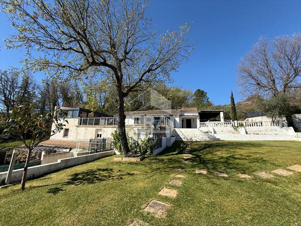 A VENDRE SAINT MAXIMIN LA SAINTE BAUME MAISON T6  DE 145 M² SUR 5000 M² DE JARDIN GARAGE PISCINE SPA CUISINE ETE