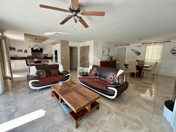 A VENDRE SAINT MAXIMIN LA SAINTE BAUME MAISON T6  DE 145 M² SUR 5000 M² DE JARDIN GARAGE PISCINE SPA CUISINE ETE