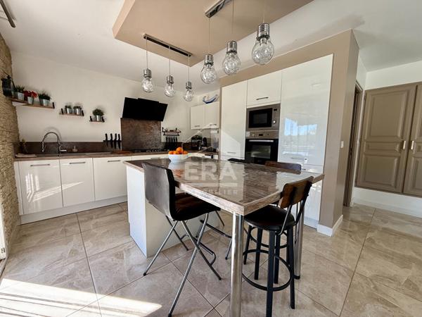 A VENDRE SAINT MAXIMIN LA SAINTE BAUME MAISON T6  DE 145 M² SUR 5000 M² DE JARDIN GARAGE PISCINE SPA CUISINE ETE