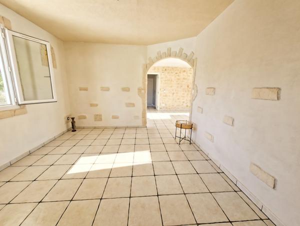 MAISON DE PLAIN PIED AVEC PISCINE - INGRANDES