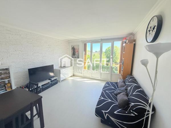 Appartement lumineux proche RER E, balcon, parking