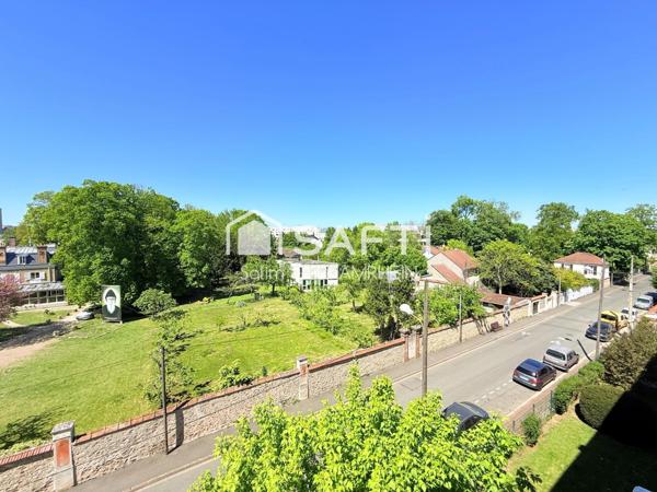 Appartement lumineux proche RER E, balcon, parking