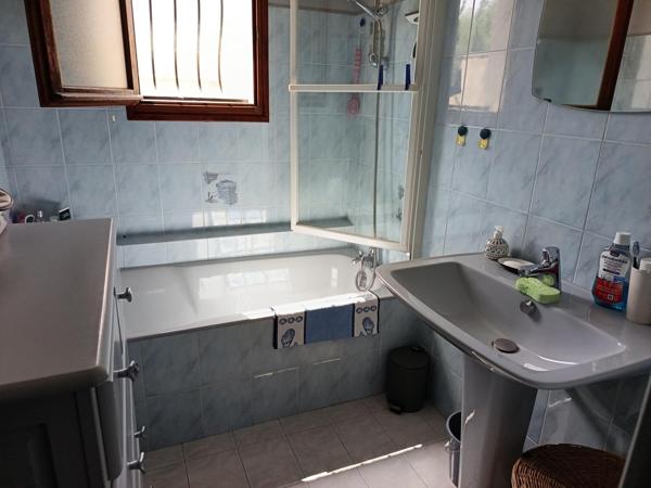 Pavillon plain-pied, deux chambres, garage, jardin