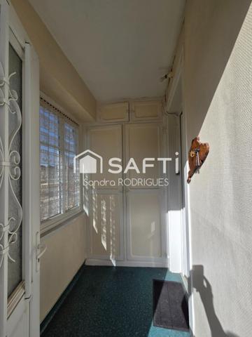 maison semi mitoyenne 4 pièces  avec jardin et  garage , proche de toutes commodités.