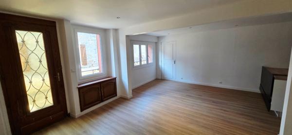 Maison de ville pleine de charme à Étréchy, clef en main.