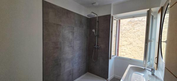 Maison de ville pleine de charme à Étréchy, clef en main.