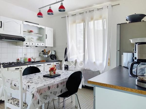 Maison familiale avec jardin et fort potentiel  Bagneux (49400)