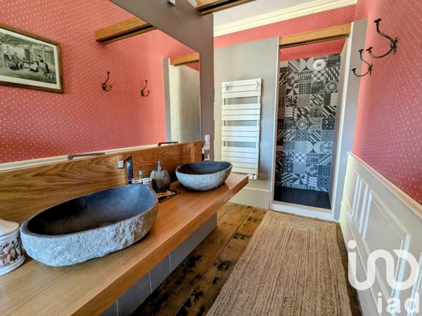 Demeure 16 pièces de 484 m² à Andancette (26140)