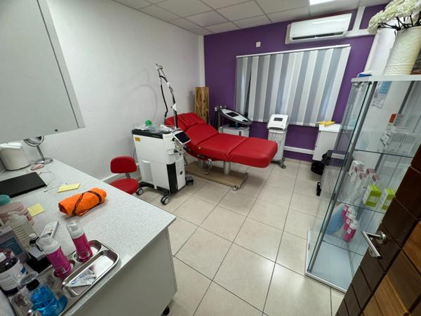 Magnifique immeuble d'investissement cabinet médical / appartements T2