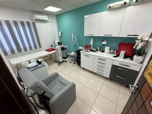 Magnifique immeuble d'investissement cabinet médical / appartements T2