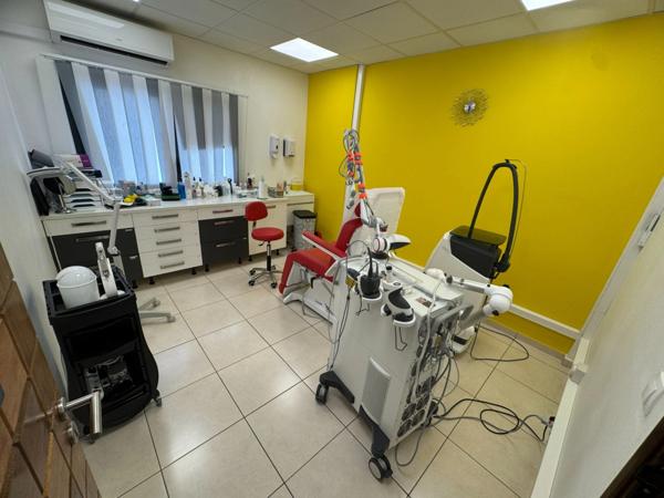 Magnifique immeuble d'investissement cabinet médical / appartements T2