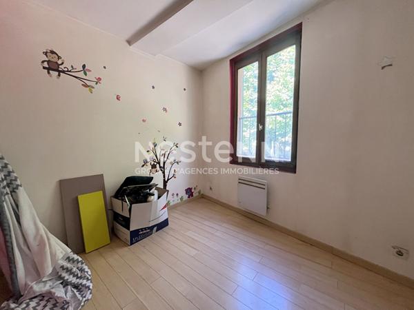 Appartement 68 m2 avec terrasse - LA DRENNE - trois chambres, place de parking