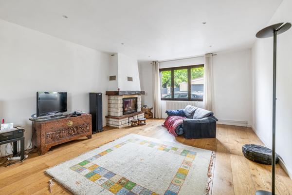 BEGLES ? PROCHE BARRIÈRE DE BÈGLES ? MAISON 4 PIÈCES AVEC JARDIN, GARAGE ET DÉPENDANCE