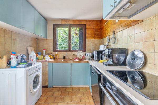 BEGLES ? PROCHE BARRIÈRE DE BÈGLES ? MAISON 4 PIÈCES AVEC JARDIN, GARAGE ET DÉPENDANCE